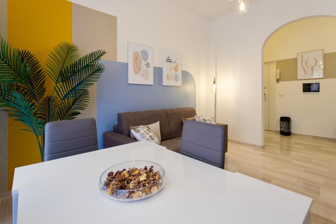 Elide - Locks In Ponte Milvio Apartment *