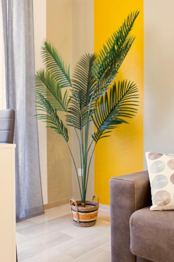 Elide - Locks In Ponte Milvio Apartment Rome
