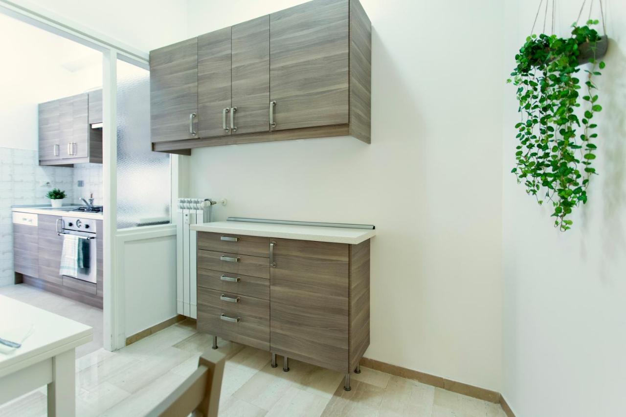 Elide - Locks In Ponte Milvio Apartment Rome