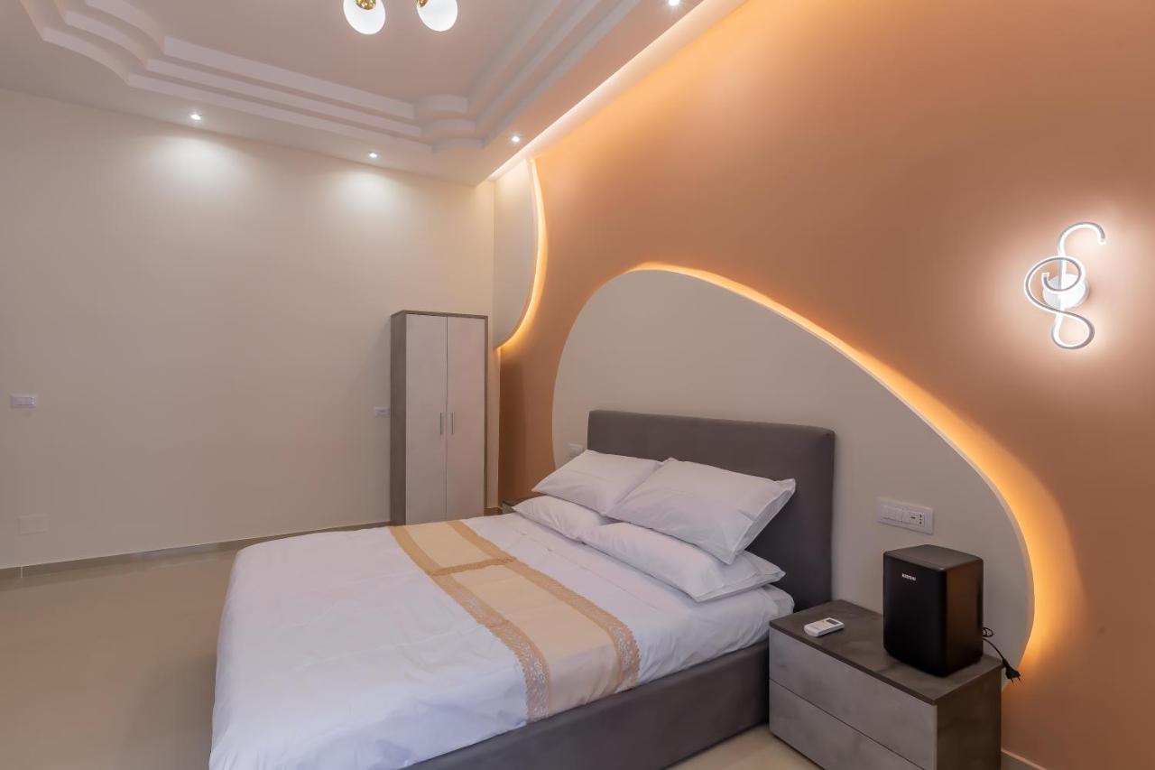 Hyper Termini Guest house *