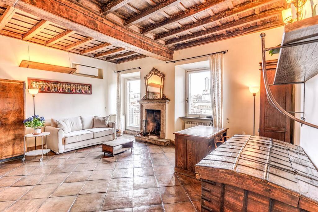 Flat With Lovely Views Near Piazza Navona *