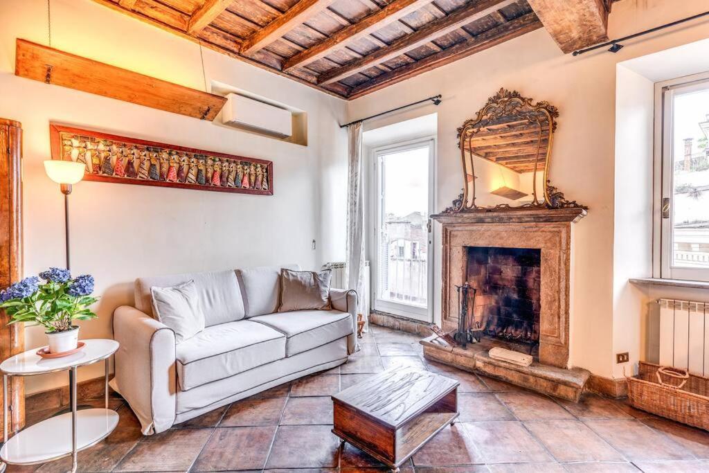 Flat With Lovely Views Near Piazza Navona * Rome