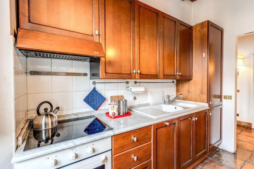 Flat With Lovely Views Near Piazza Navona Roma