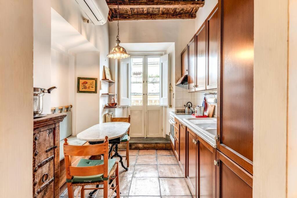 Flat With Lovely Views Near Piazza Navona Apartment *