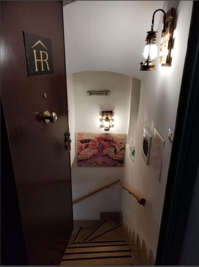 Lovely Basement Trevi Fountain Apartment *