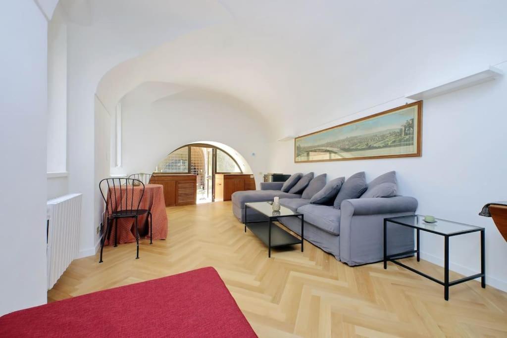 Pantheon With Private Terrace Apartment