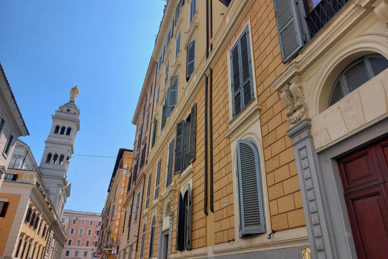 Piccola Piazza Della Liberta Rome