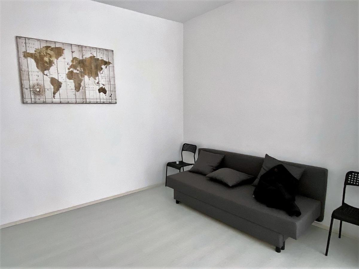 Frezza Business Office & Lounge