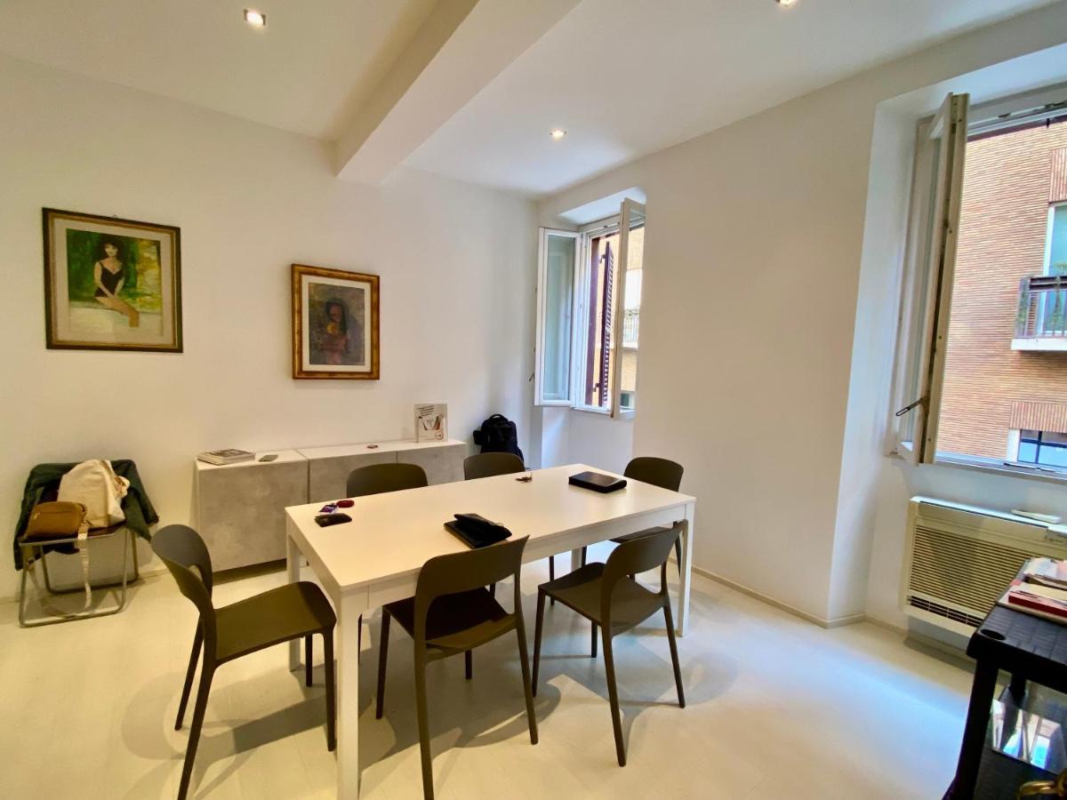 Frezza Business Office & Lounge