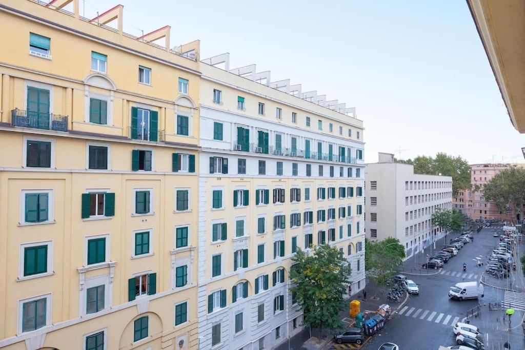 Elegant Near The Colosseum And Metro