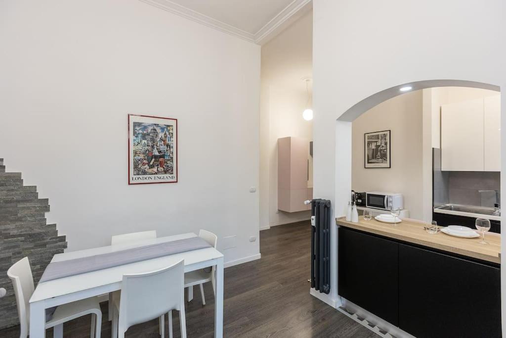 Elegant Near The Colosseum And Metro Apartment