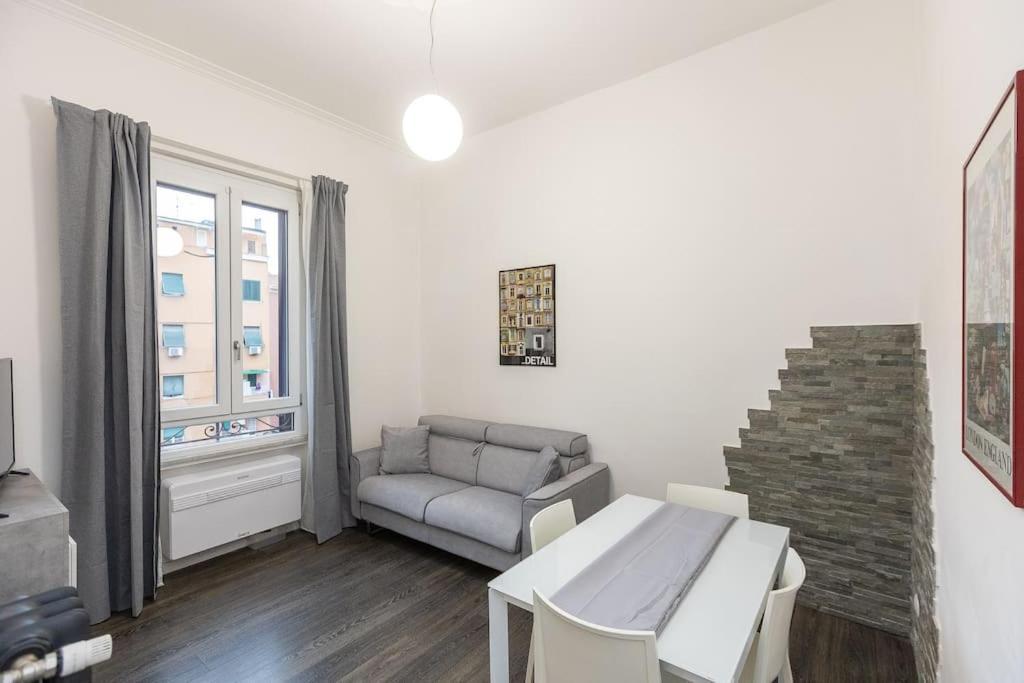 Elegant Near The Colosseum And Metro Apartment Rome