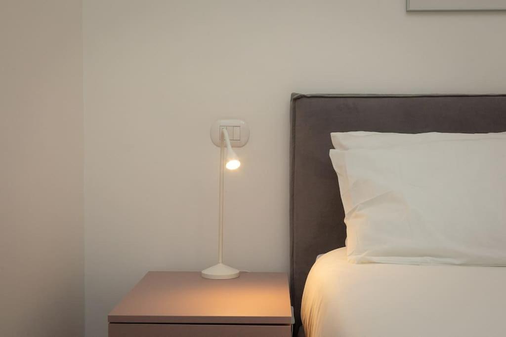 Elegant Near The Colosseum And Metro Apartment