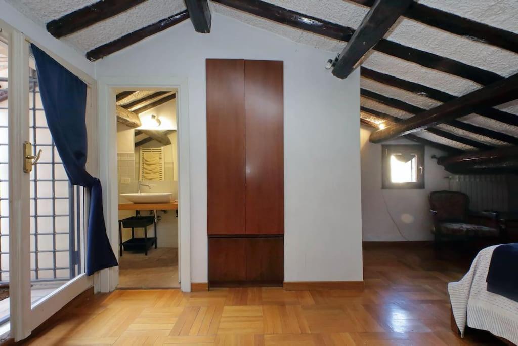 Apartment Monserrato2 *