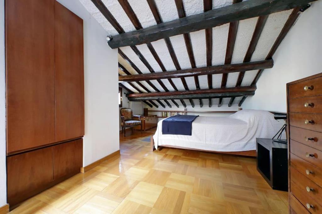 Apartment Monserrato2 *