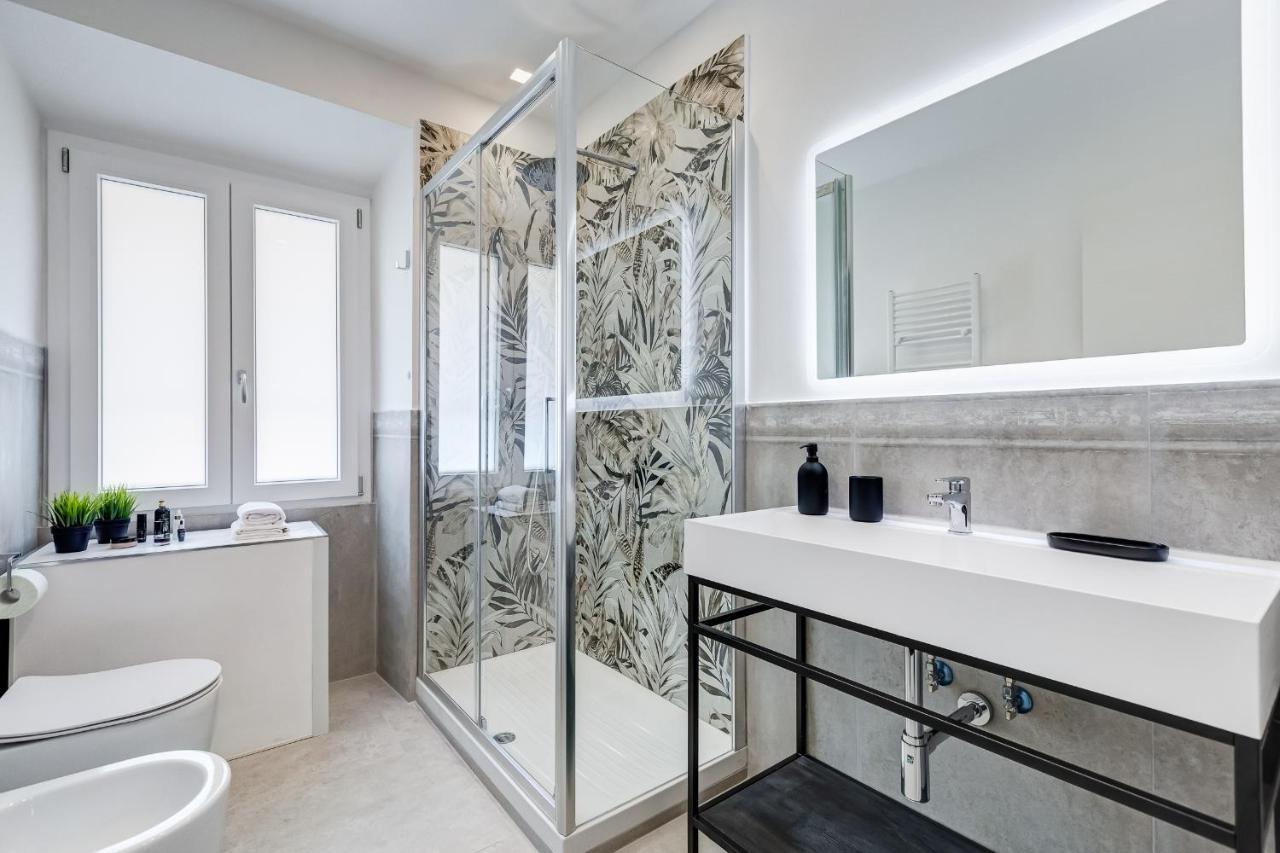 Bdc - Empire, Noble 3-bdr Apartment *