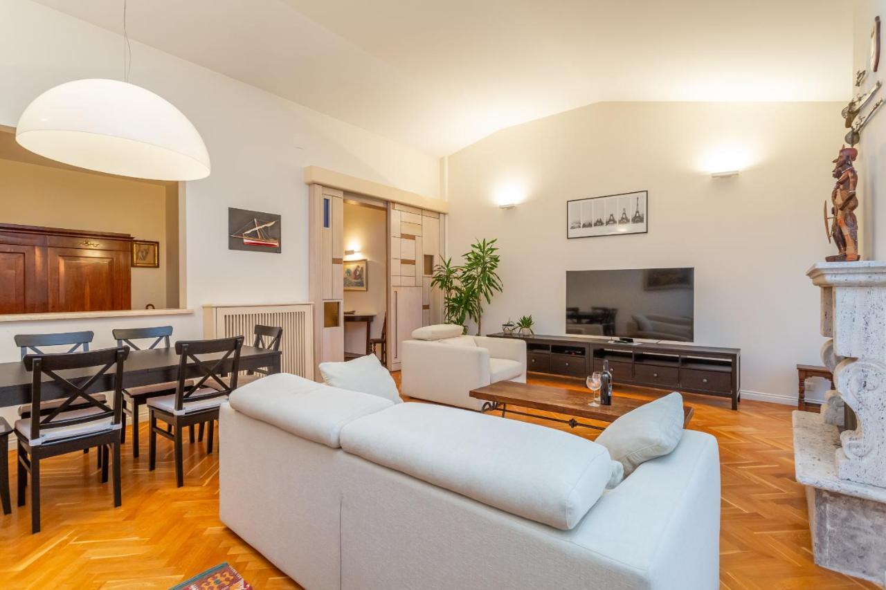 Skyline Penthouse With Private Rooftop Apartment *