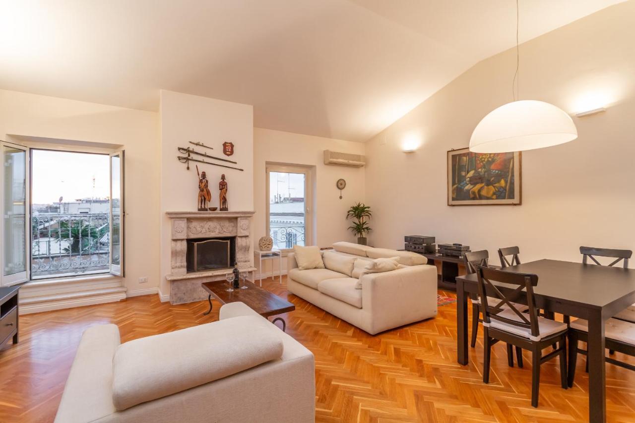 Skyline Penthouse With Private Rooftop Apartment
