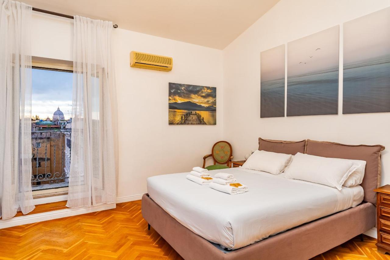 Skyline Penthouse With Private Rooftop Apartment