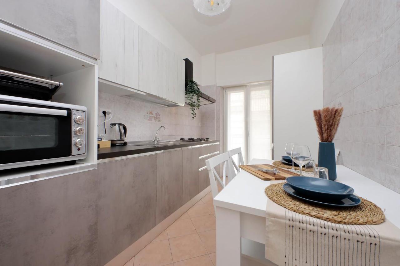 Modern Large In Roma