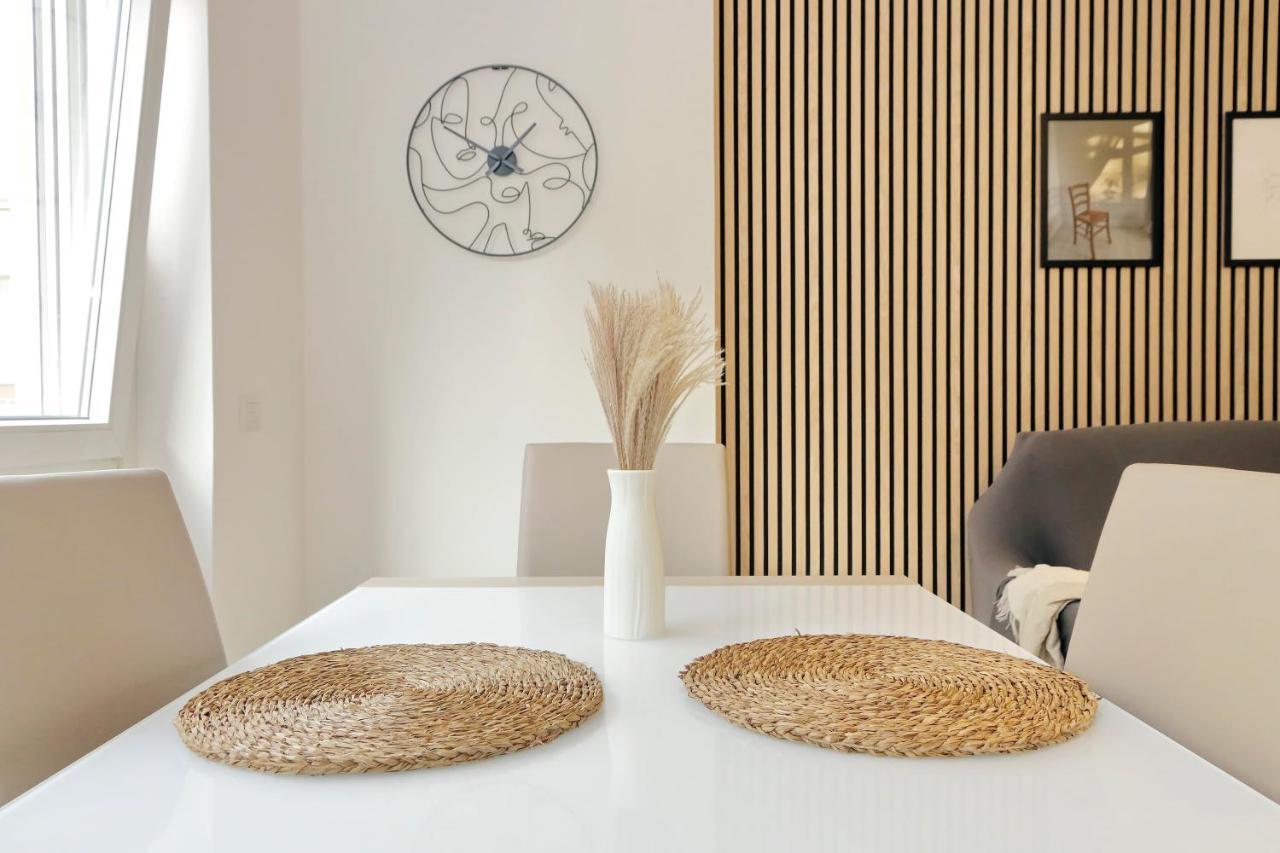 Modern Large In Appartamento *