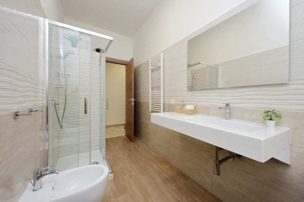 Modern Large In Appartamento