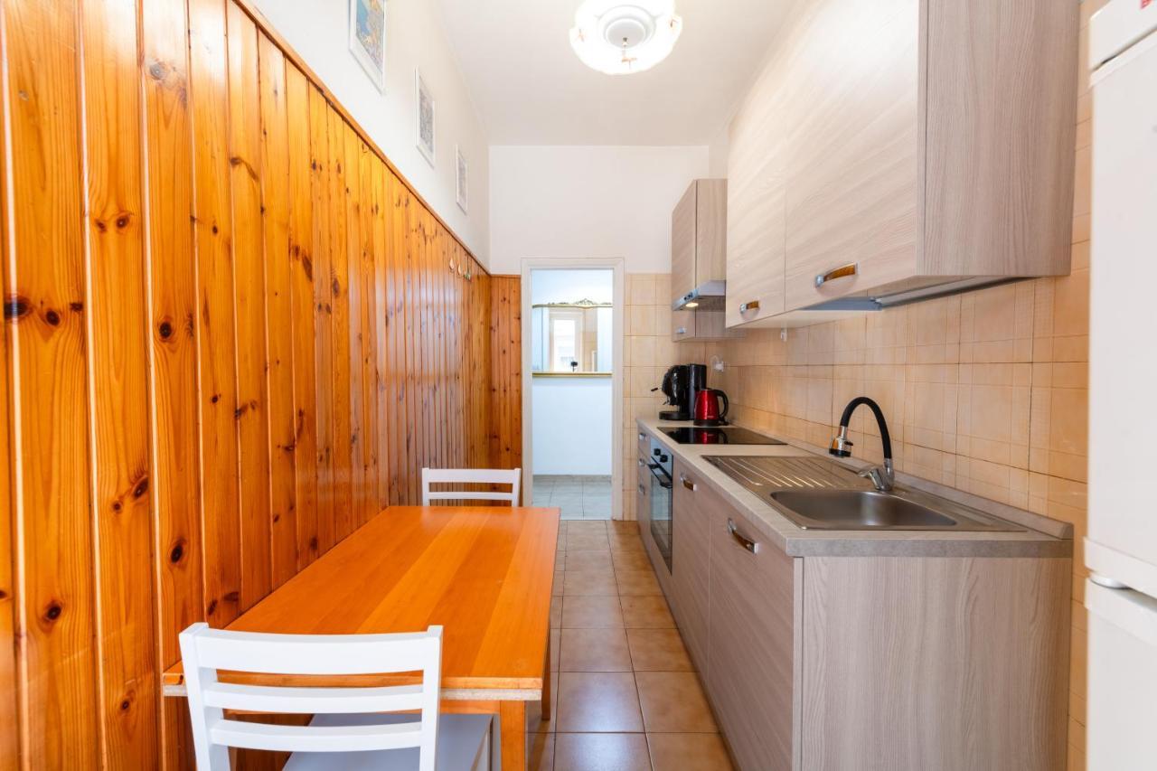Lori House Apartment *