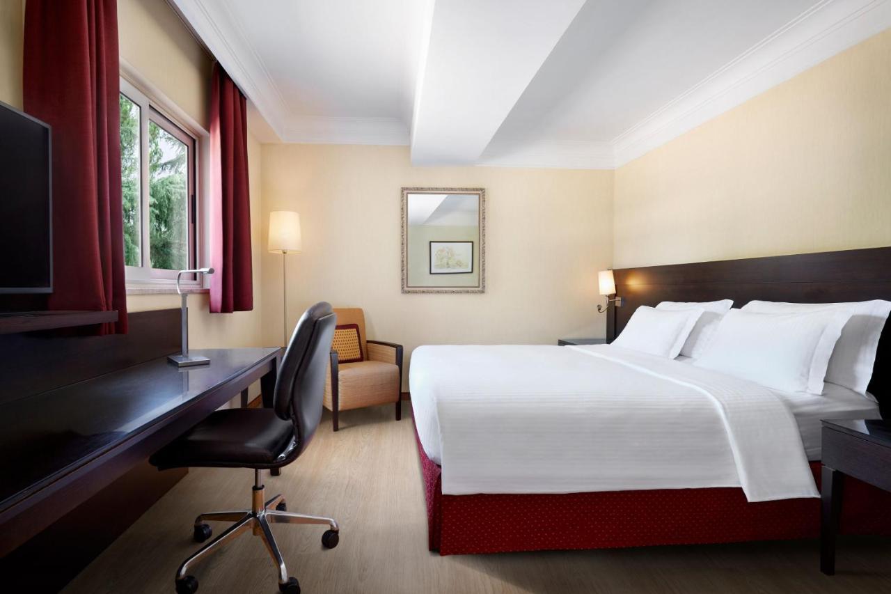 Courtyard By Marriott Park Hotel Rome