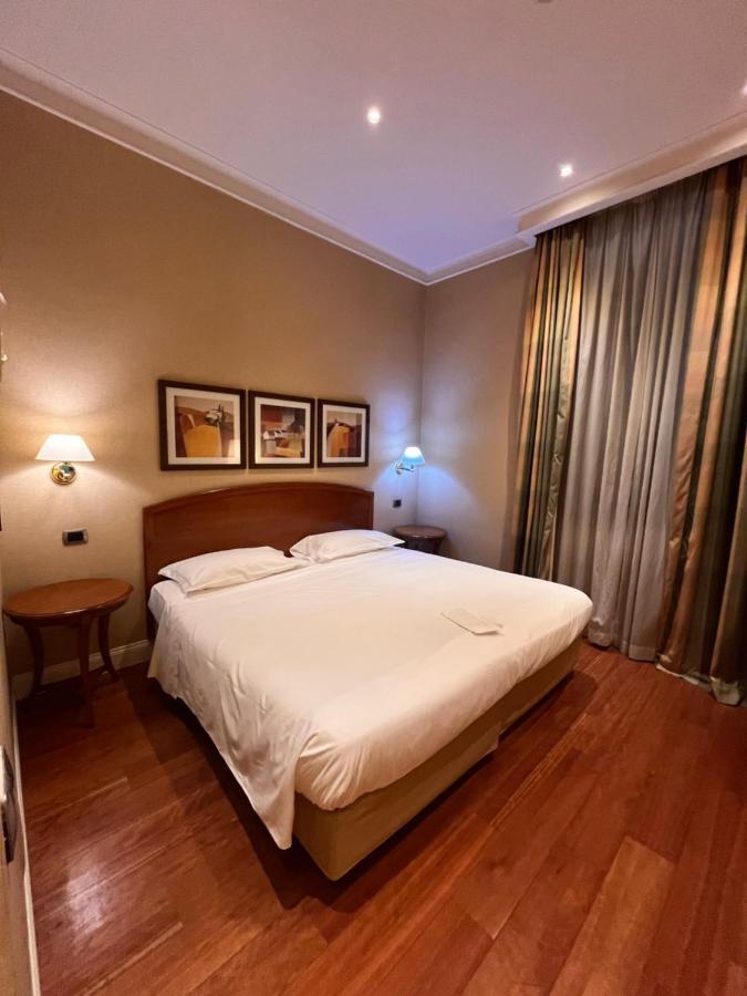 Apogia Lloyd 3* Roma