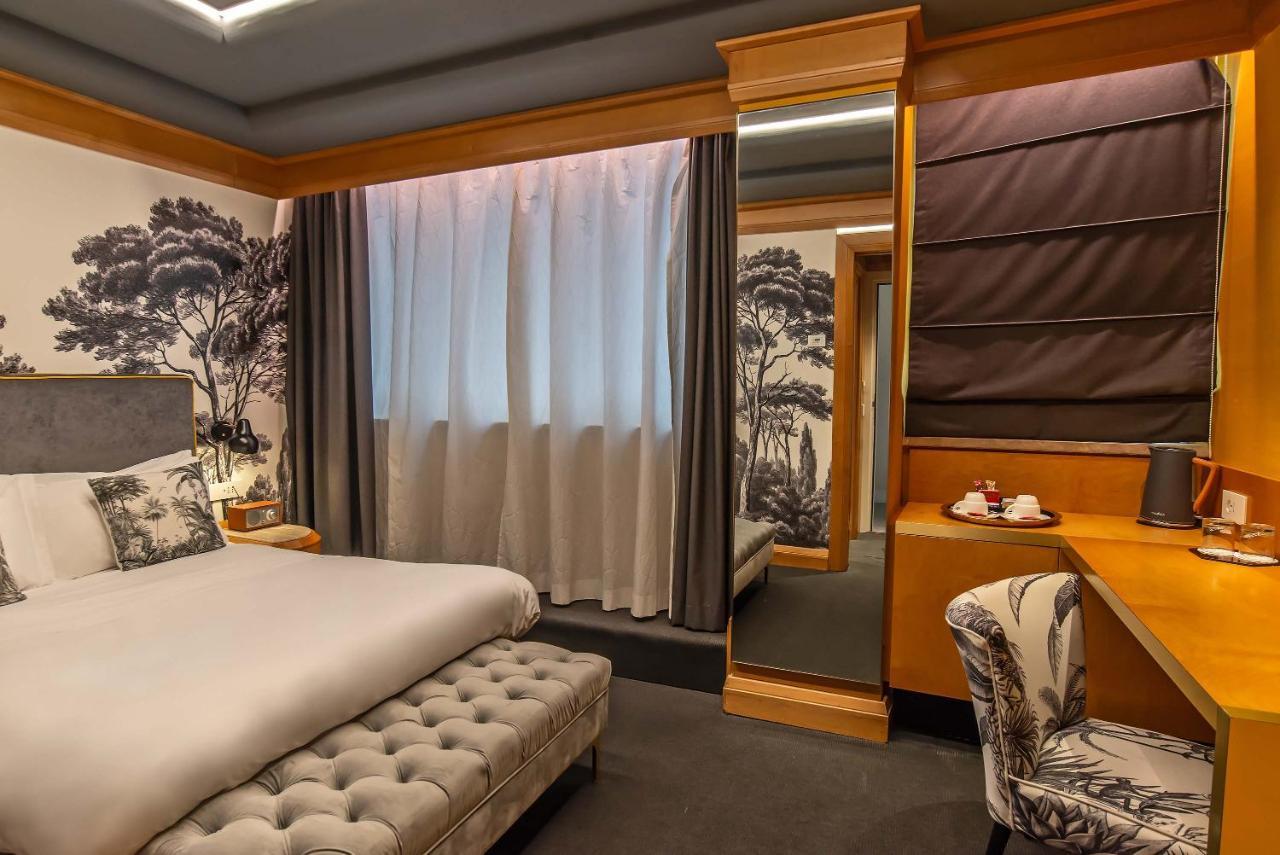 Hotel White