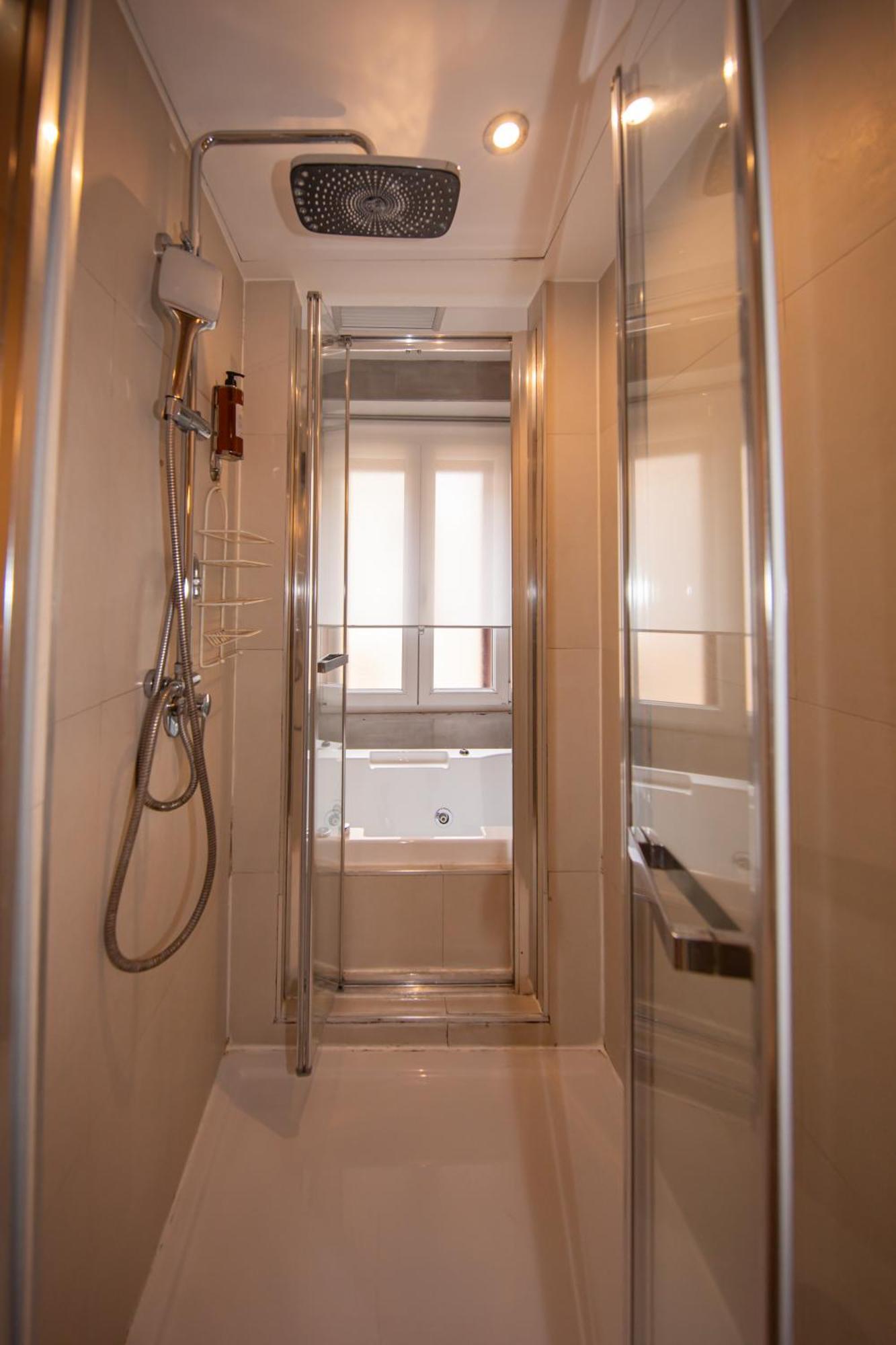 Guest house Town House Spagna- Luxury Rooms With Jacuzzi Bath *