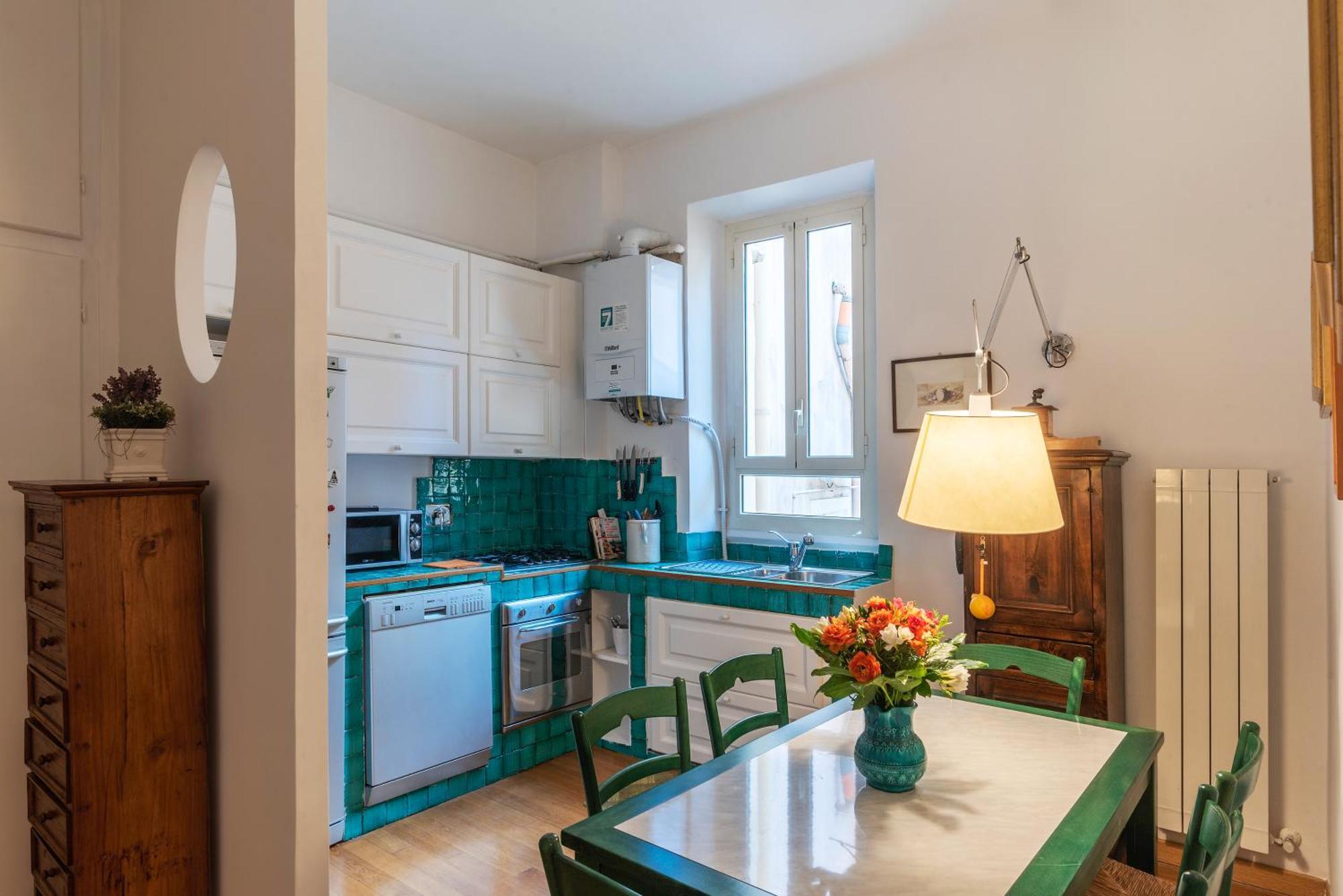 Appartamento Accogliente E Colorato, A Pochi Passi Dal Colosseo - Fromhometorome