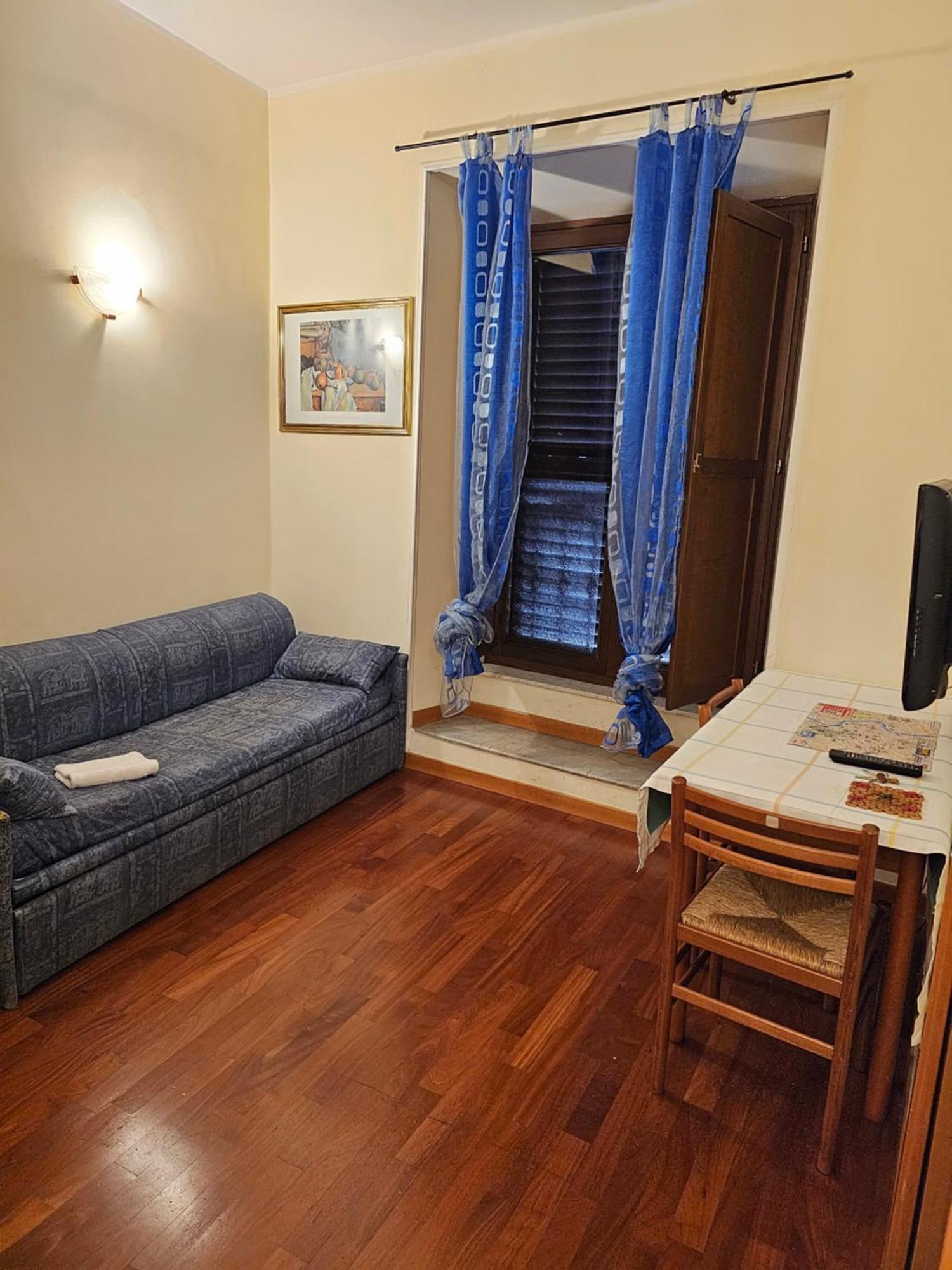 Aida Trevi Fountain Apartment *
