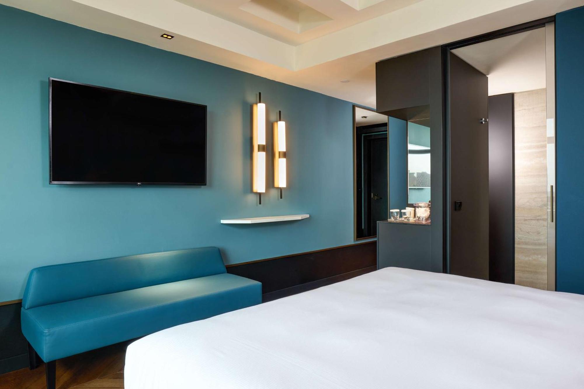 Hilton Eur La Hotel 4*