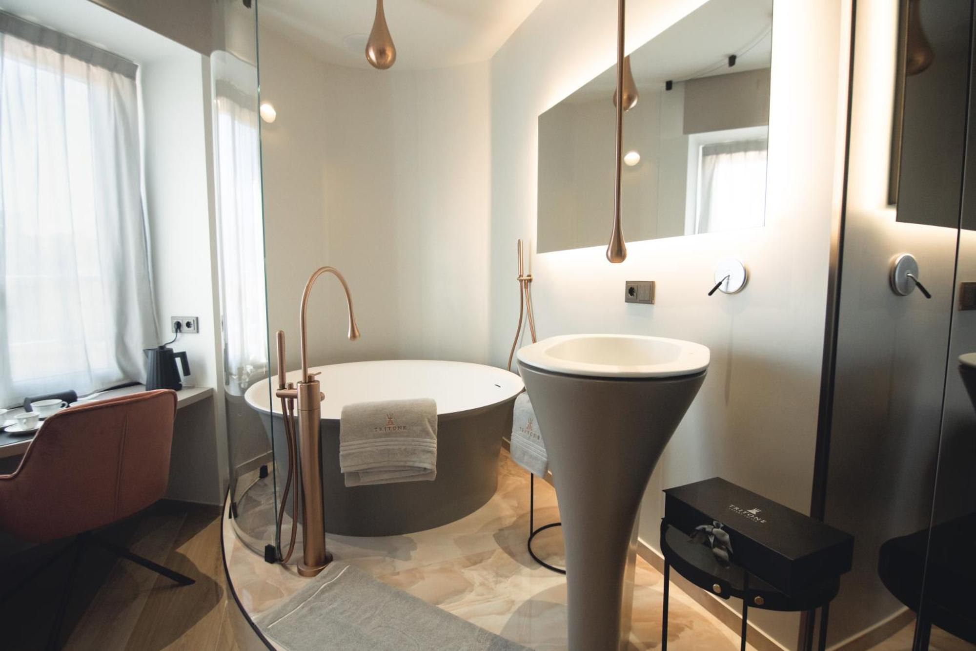 Tritone Luxury Fontana Di Trevi Bed & Breakfast