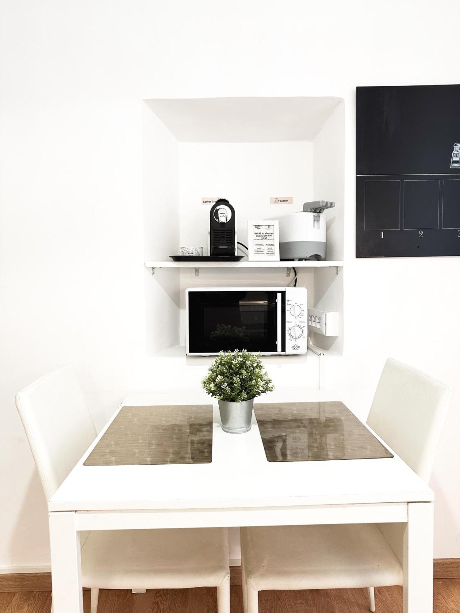 By The Colosseum - White Chic Flats Apartment