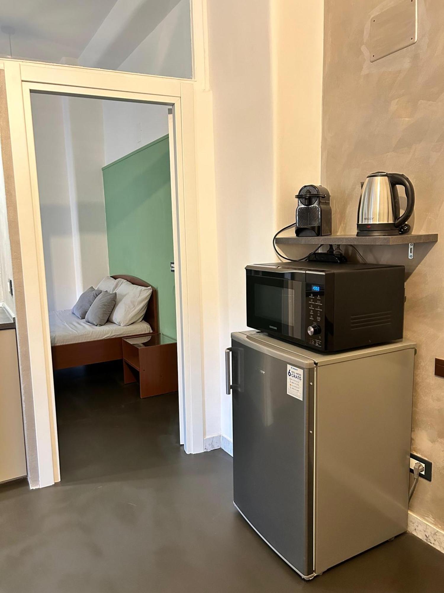 Jef San Giovanni, Apartment *