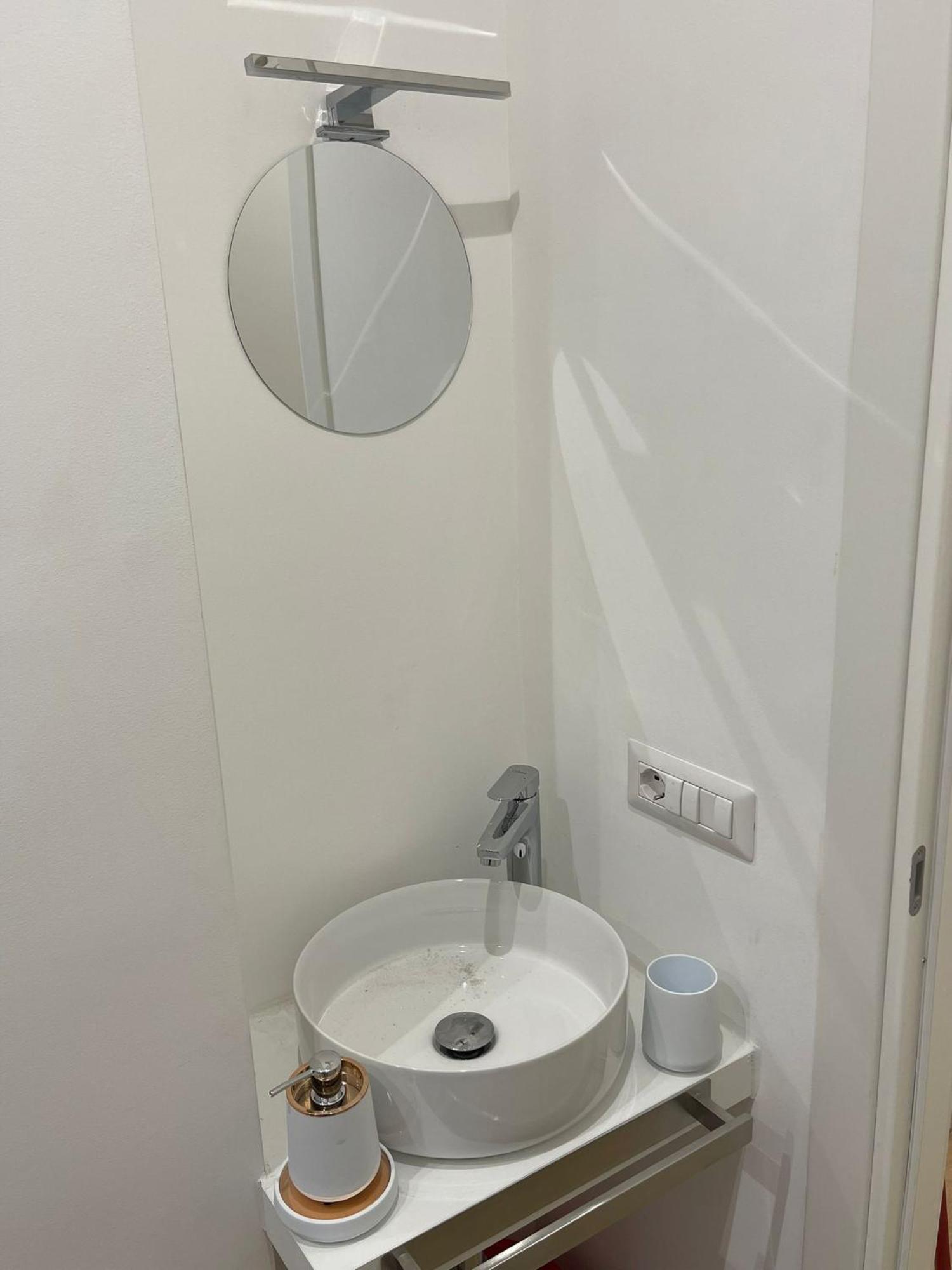 Pm 34 Viale Imperatore Guest House - 50 Mt From Metro San Paolo Appartamento