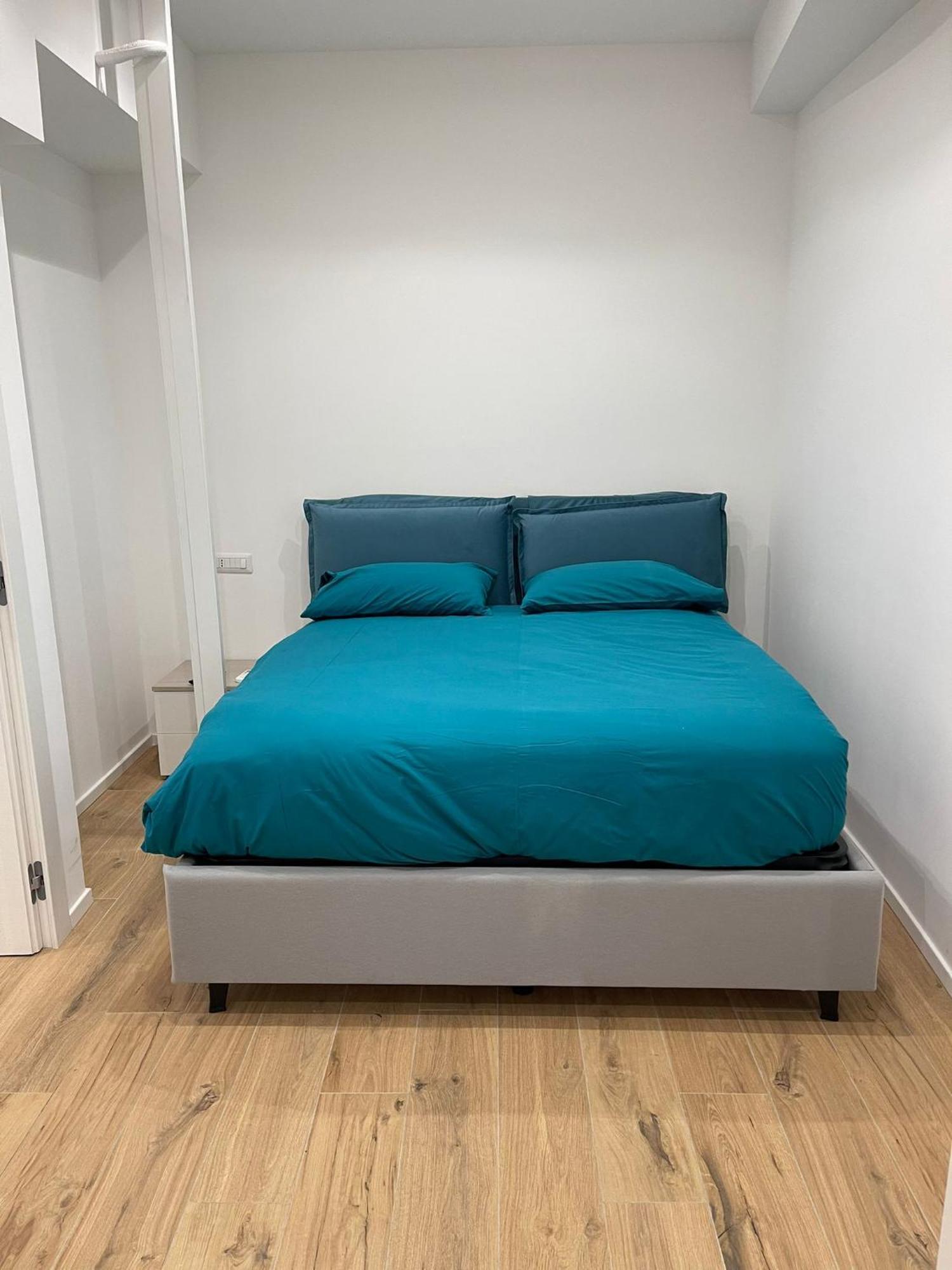 Pm 34 Viale Imperatore Guest House - 50 Mt From Metro San Paolo Appartamento