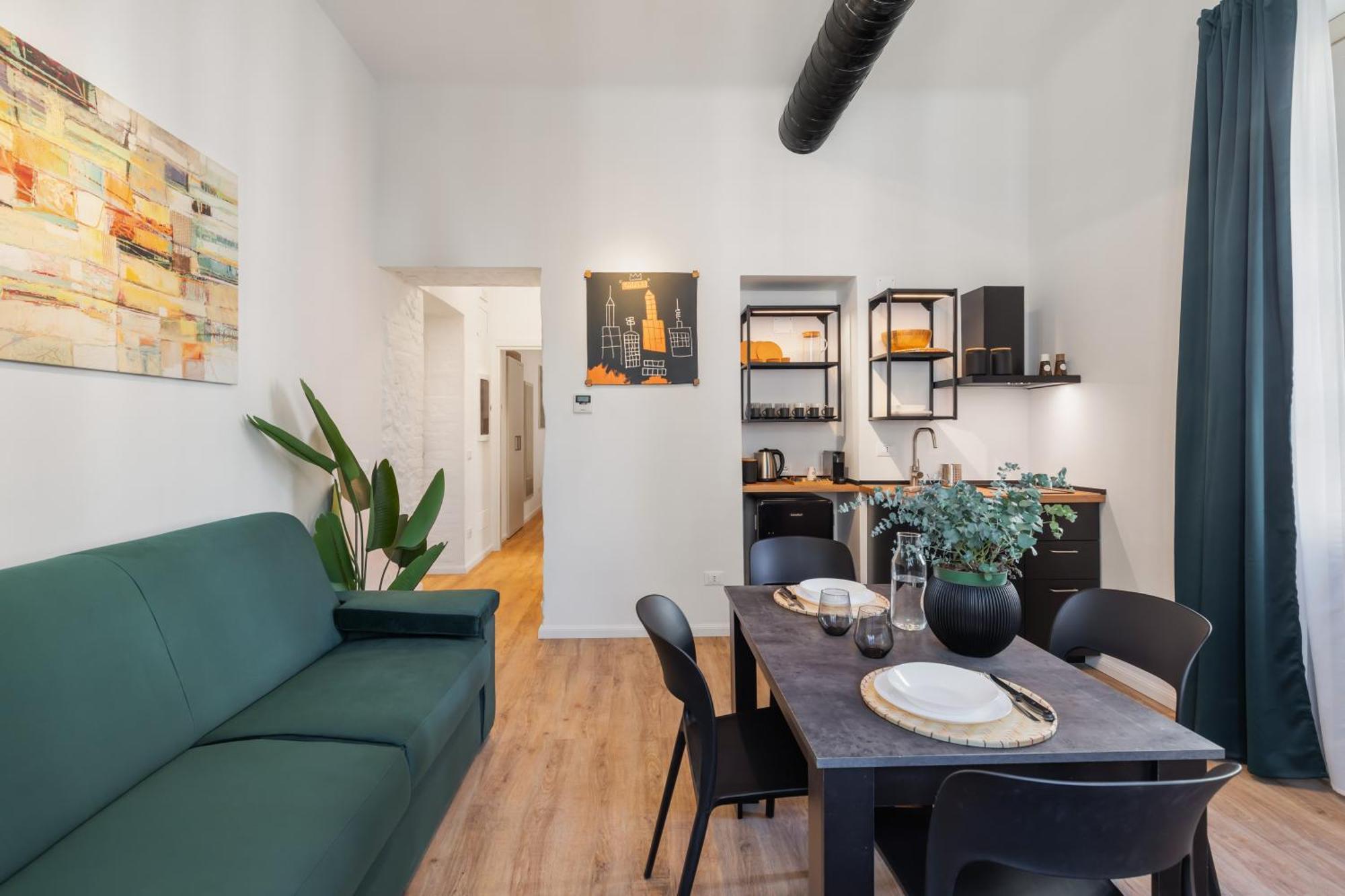 Adelante Apartment *