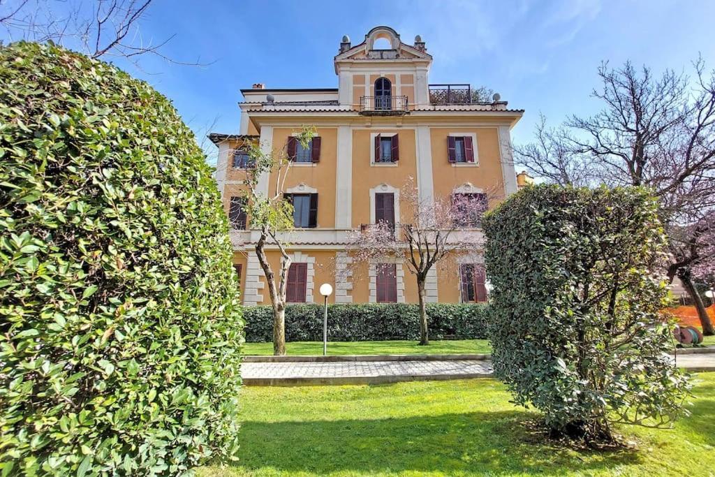 Vatican With Parking Apartment *