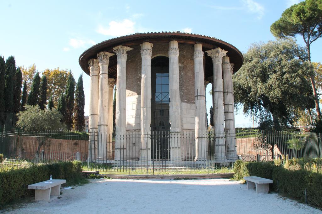 Domus Farnese * Rome
