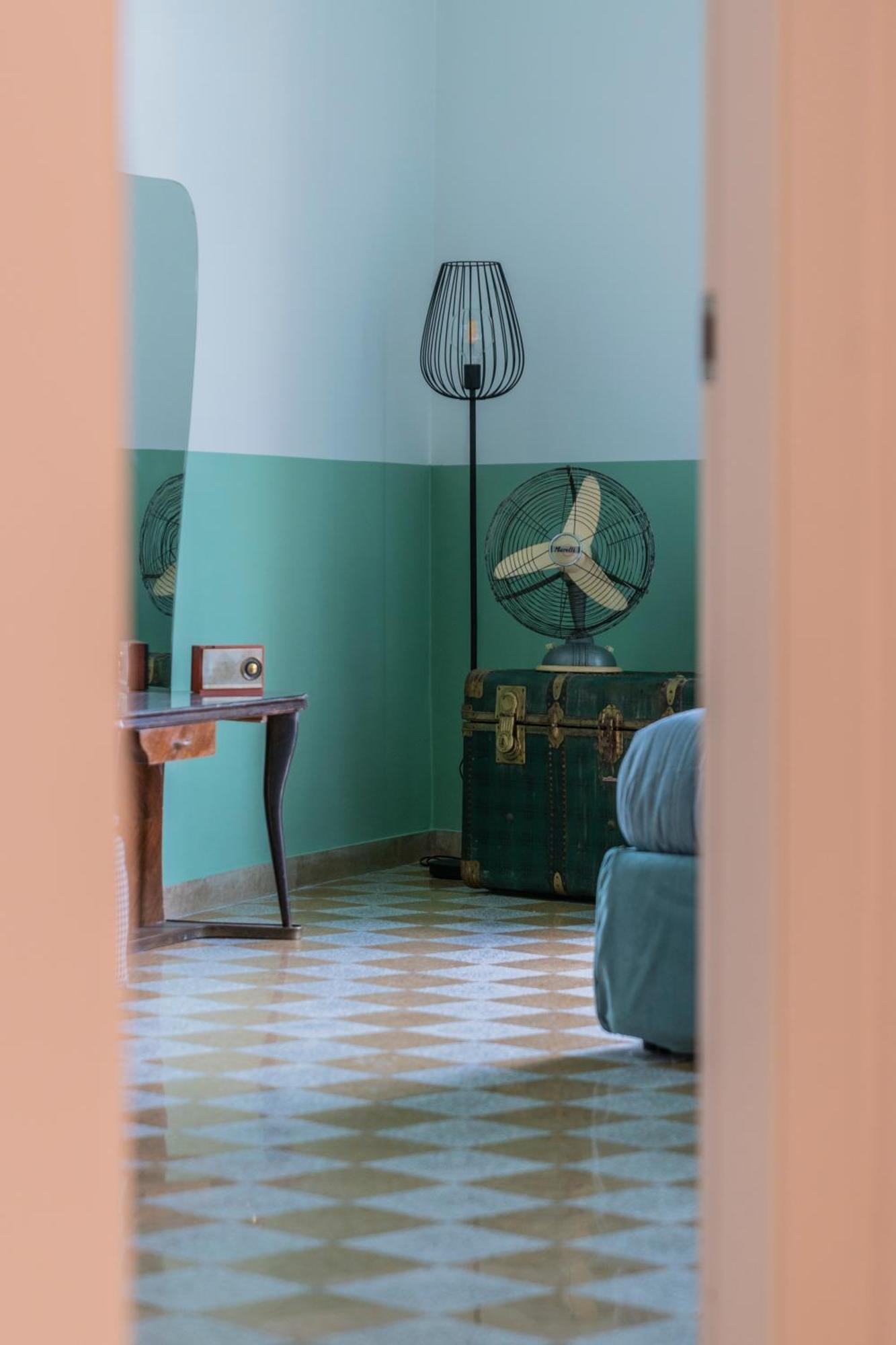 Vintage Giuliana Apartment