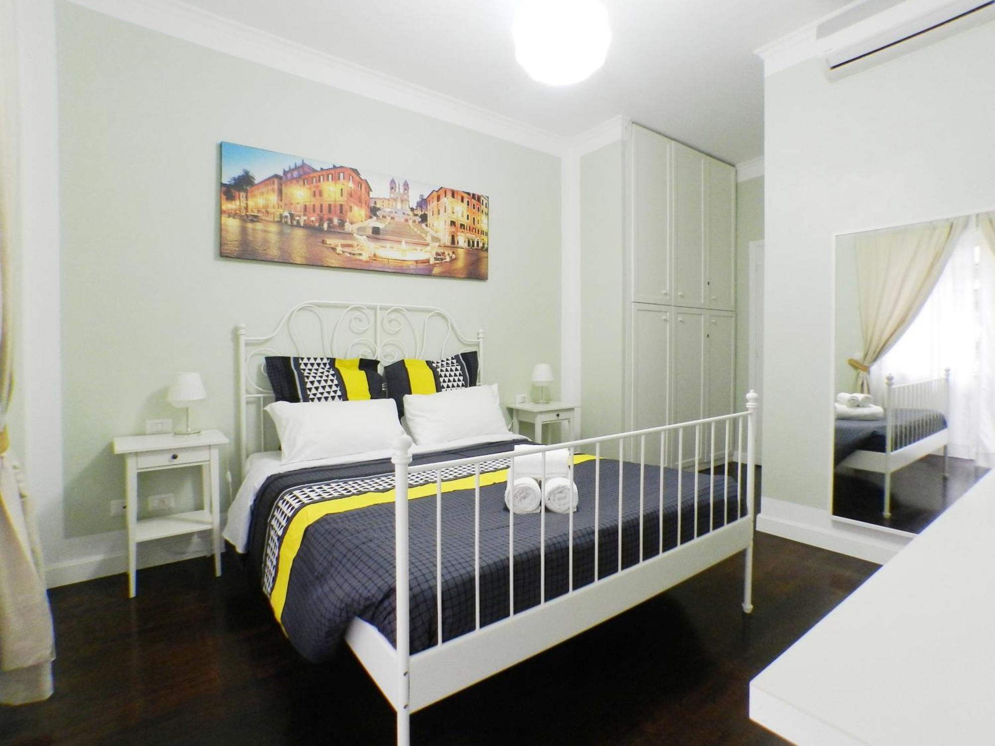 With Balcon Apartment Rome