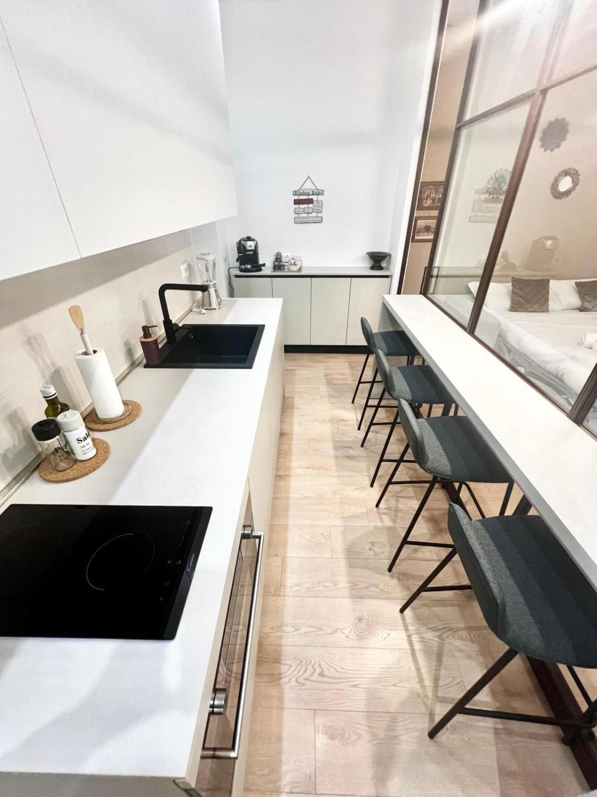 Pvr Luxury Apartment