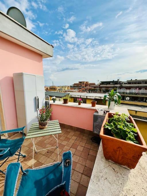 Penthouse Con Terrazzo Vista A Monteverde Apartment