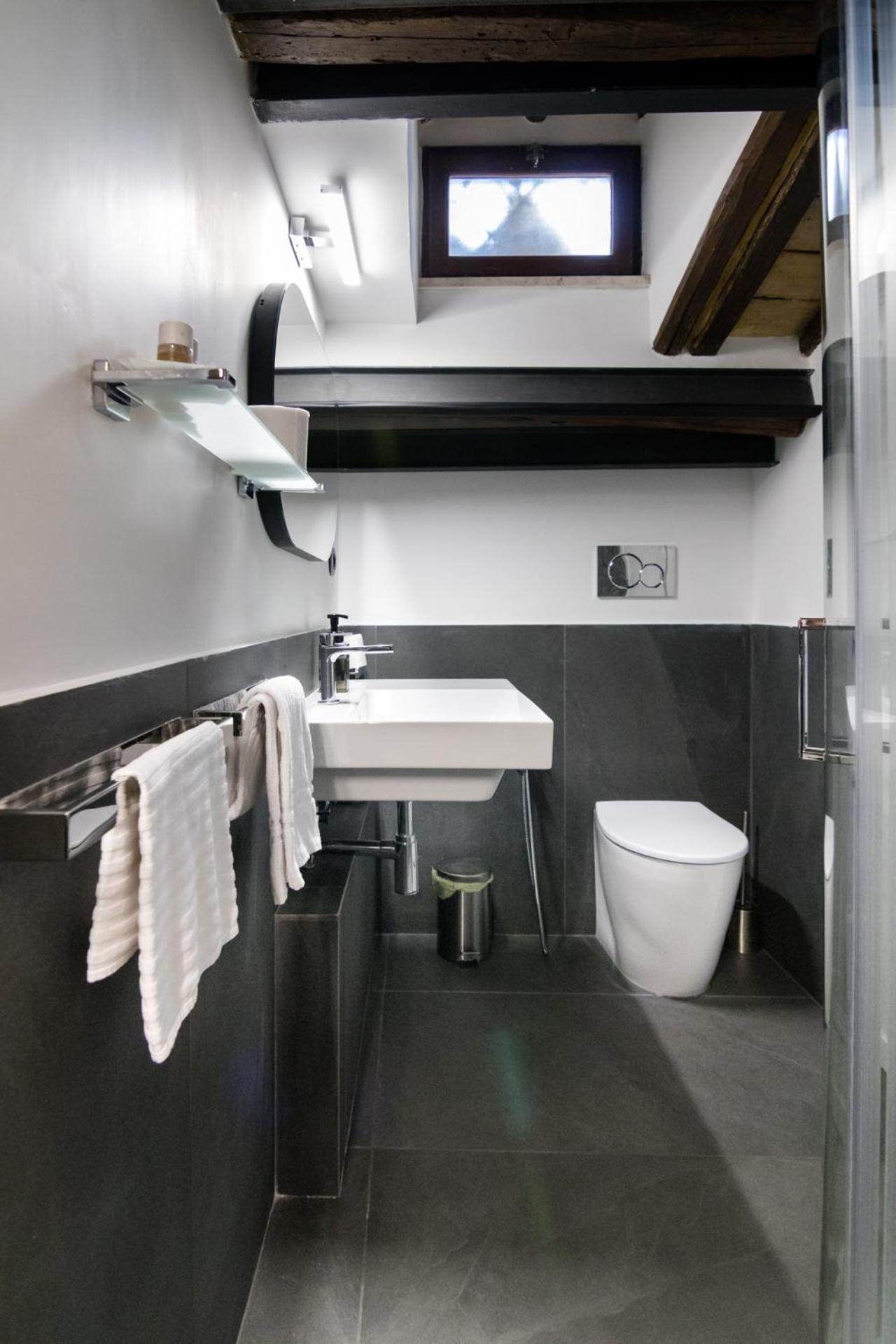 Viam 16b Apartment