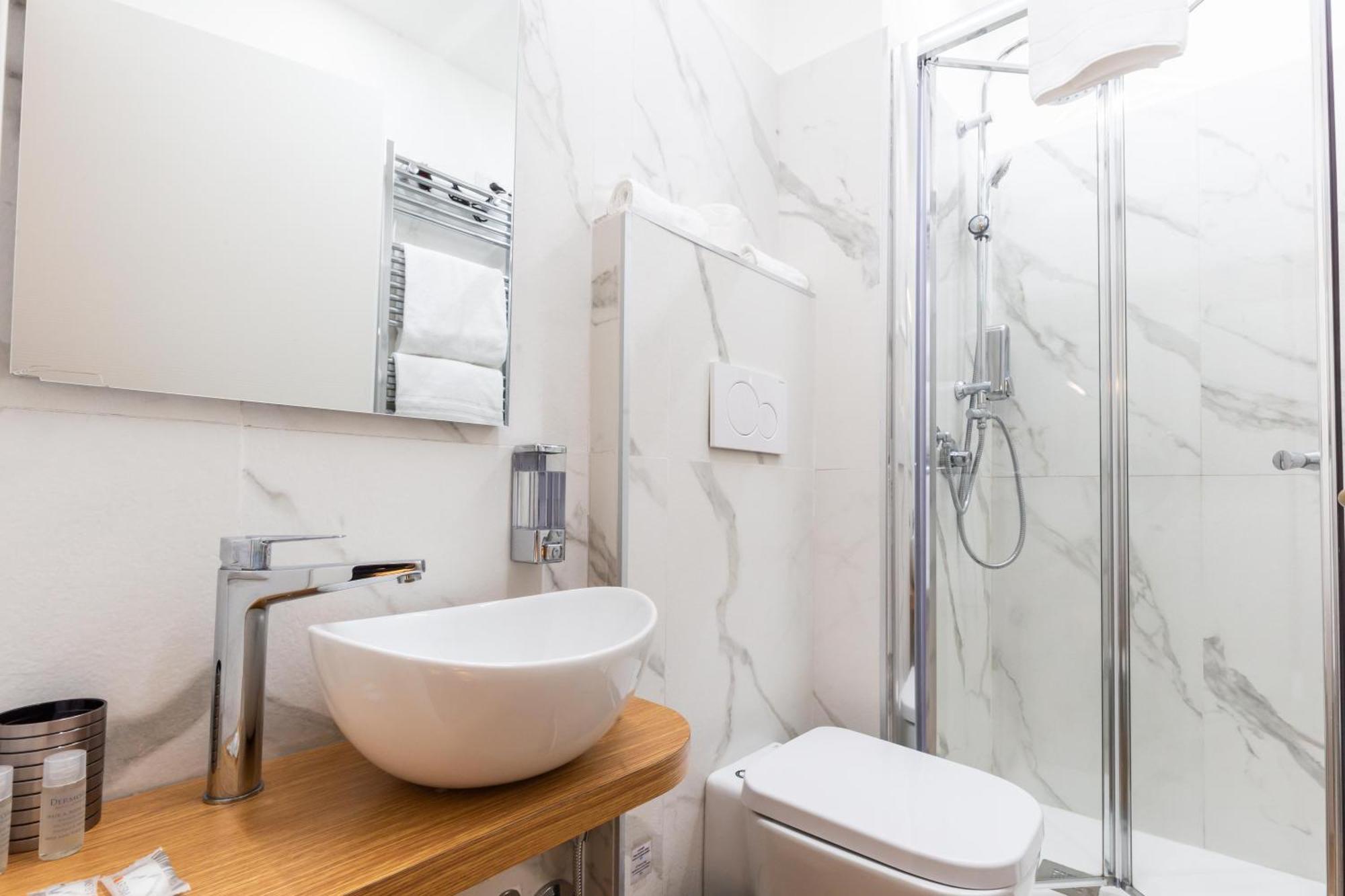 Cavour Luxury - Lr Collection Guest house *