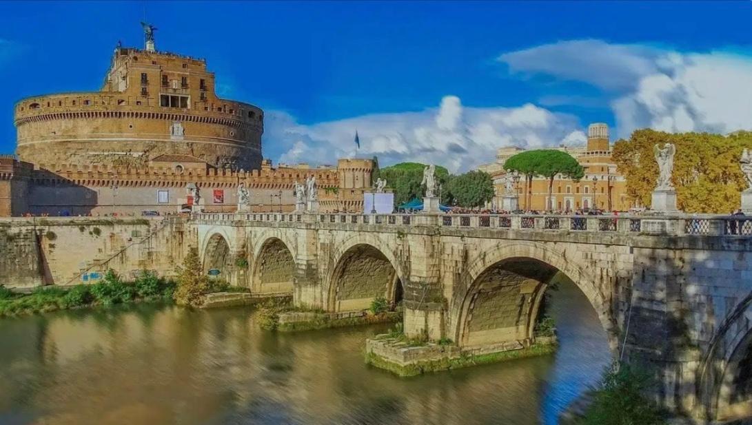 The House Of Sunsets * Roma
