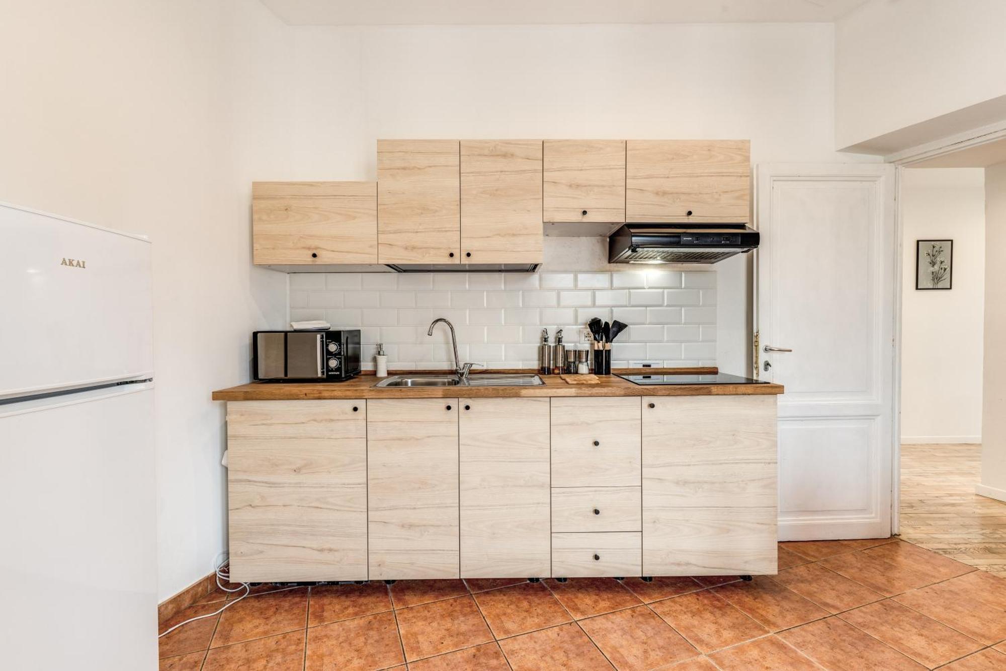 Apartment V E N E R E
